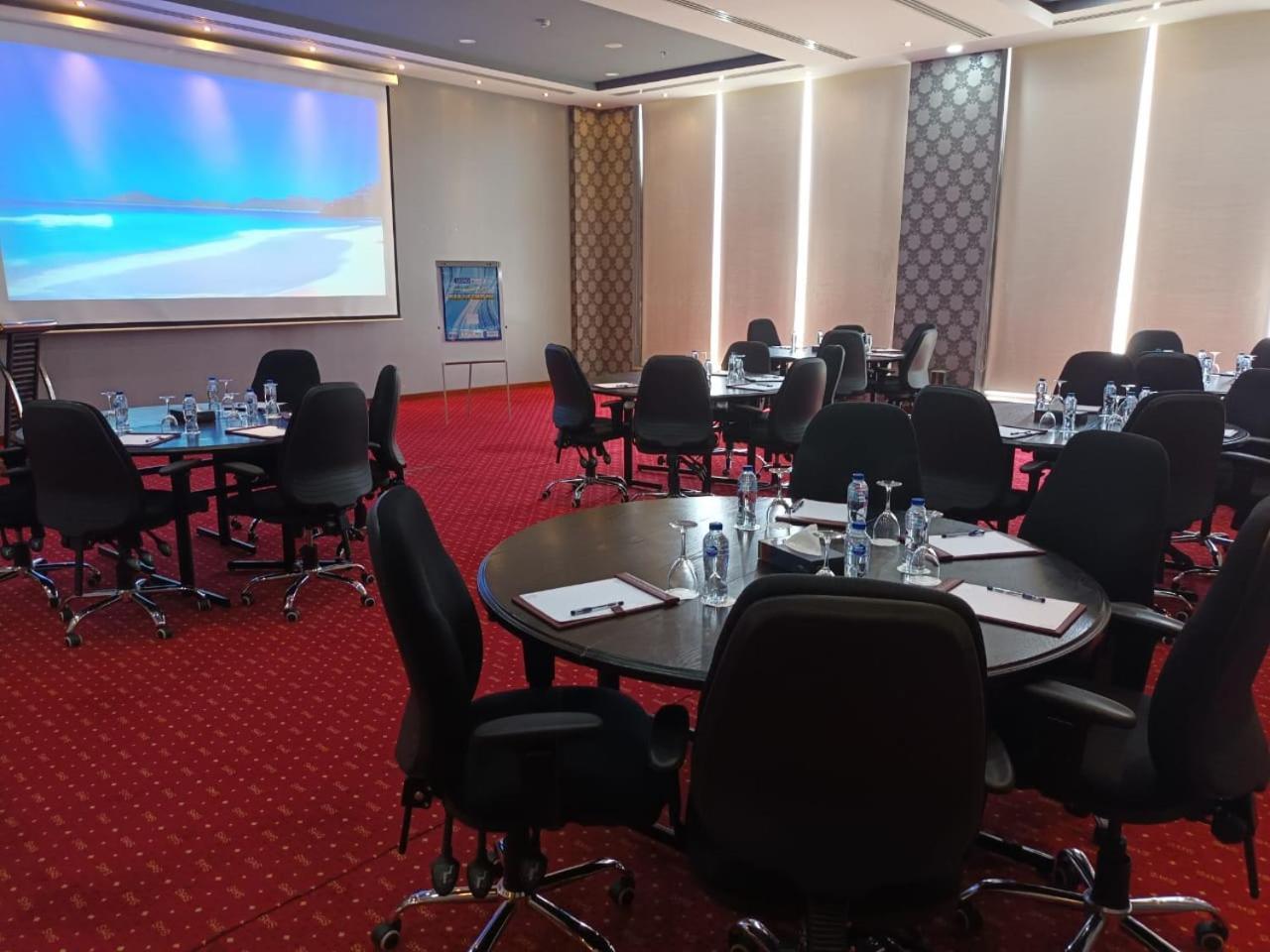 Warwick Al Jubail Hotel エクステリア 写真