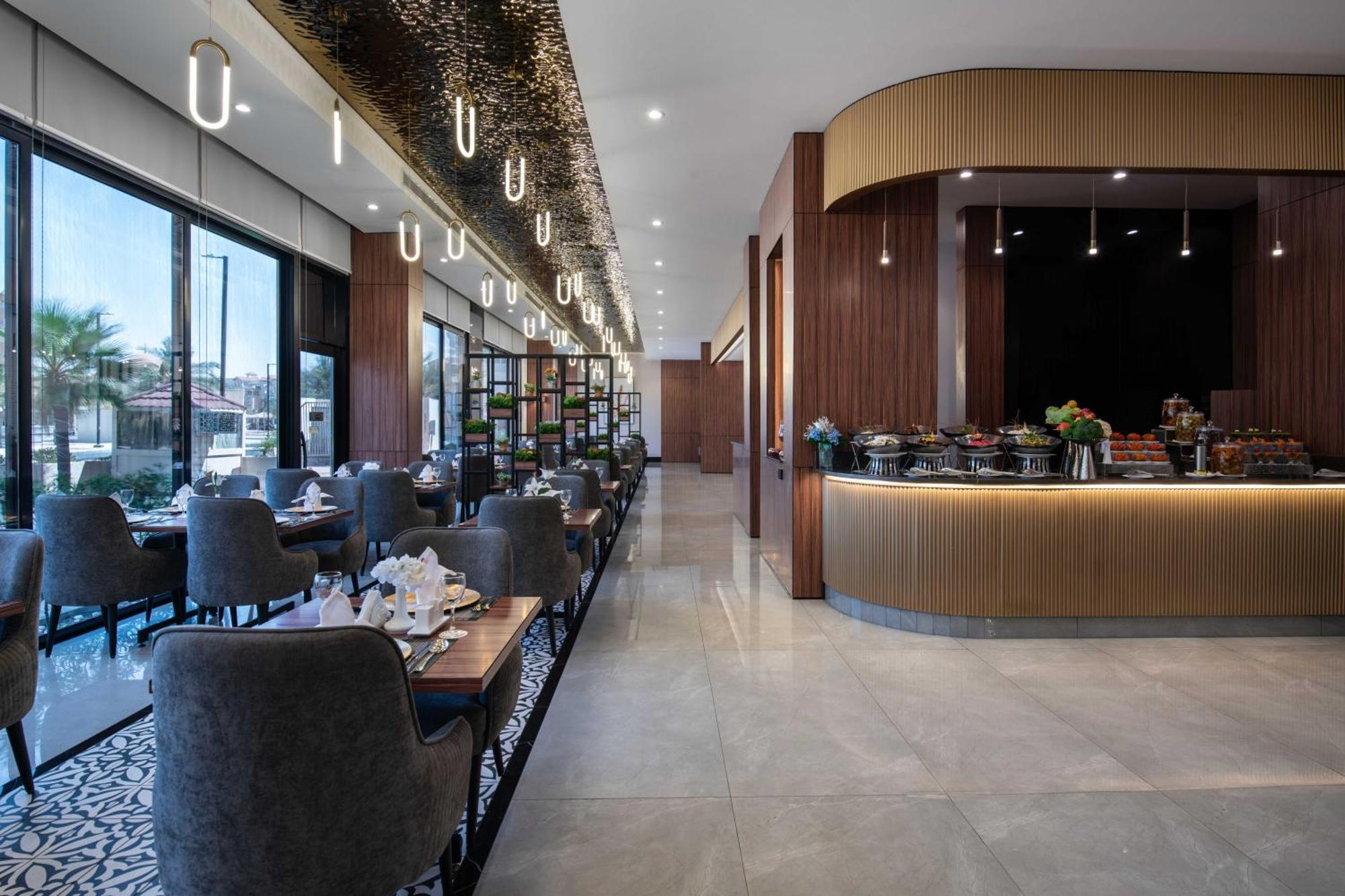 Warwick Al Jubail Hotel エクステリア 写真