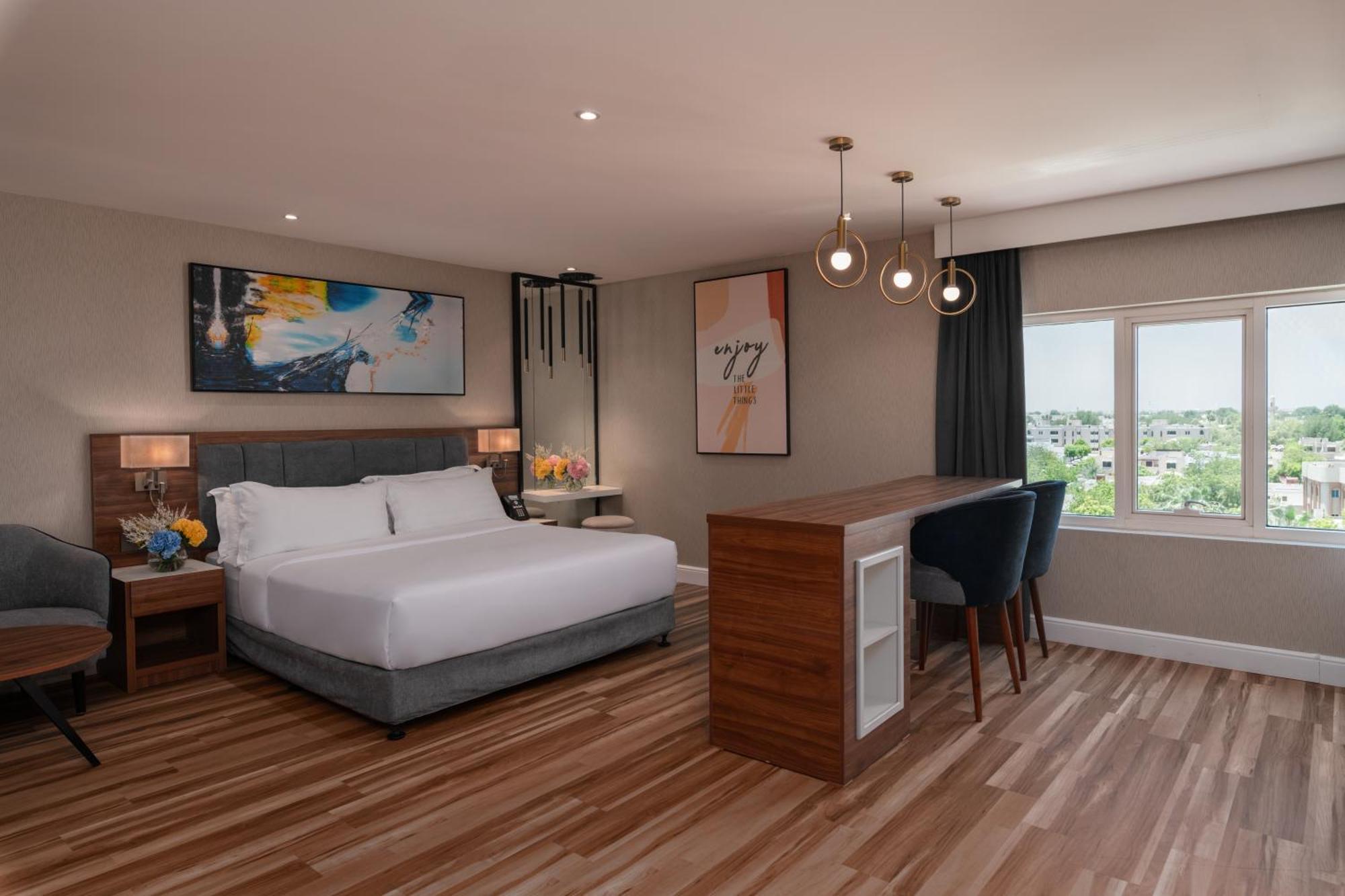 Warwick Al Jubail Hotel エクステリア 写真