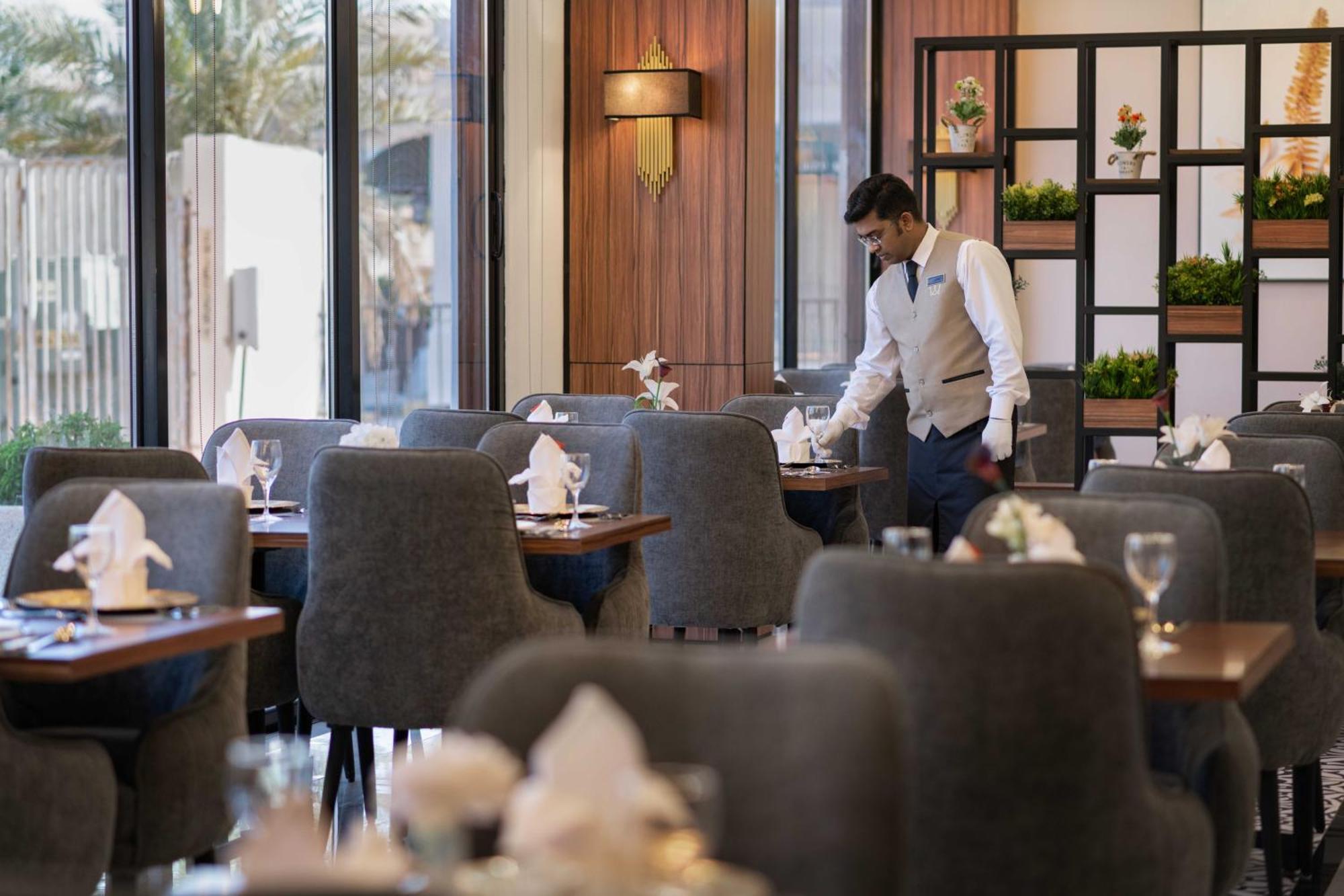 Warwick Al Jubail Hotel エクステリア 写真