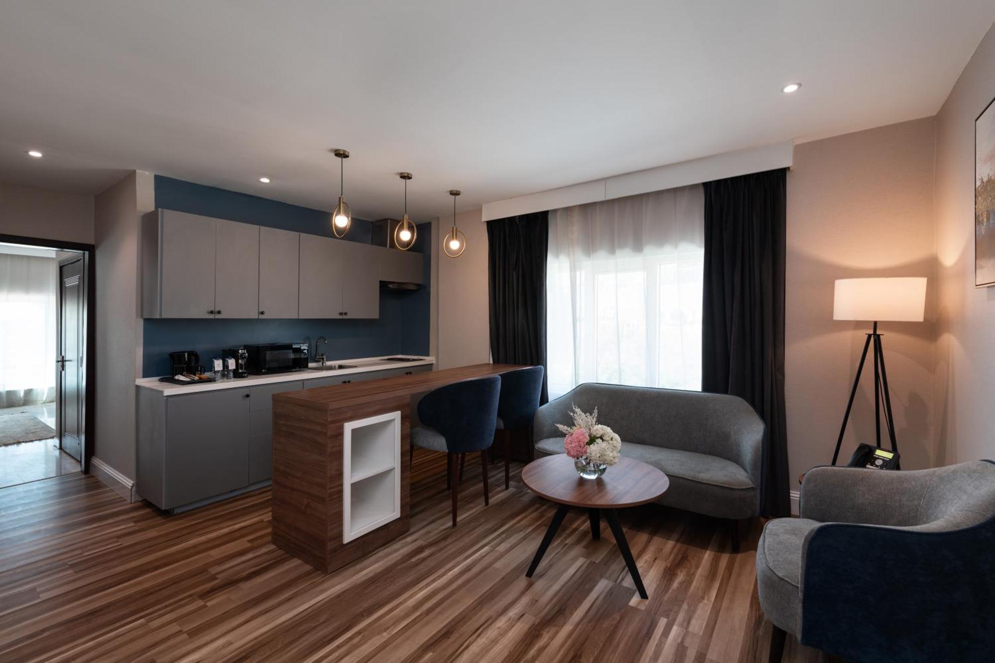 Warwick Al Jubail Hotel エクステリア 写真
