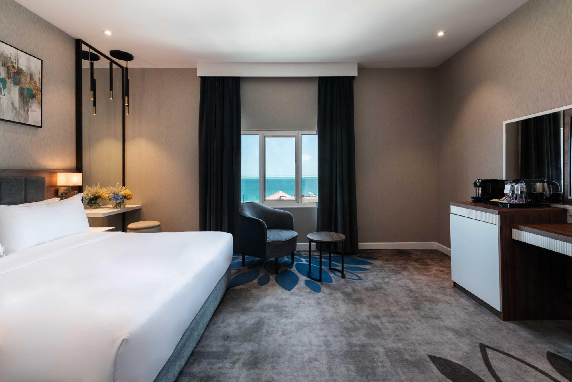 Warwick Al Jubail Hotel エクステリア 写真