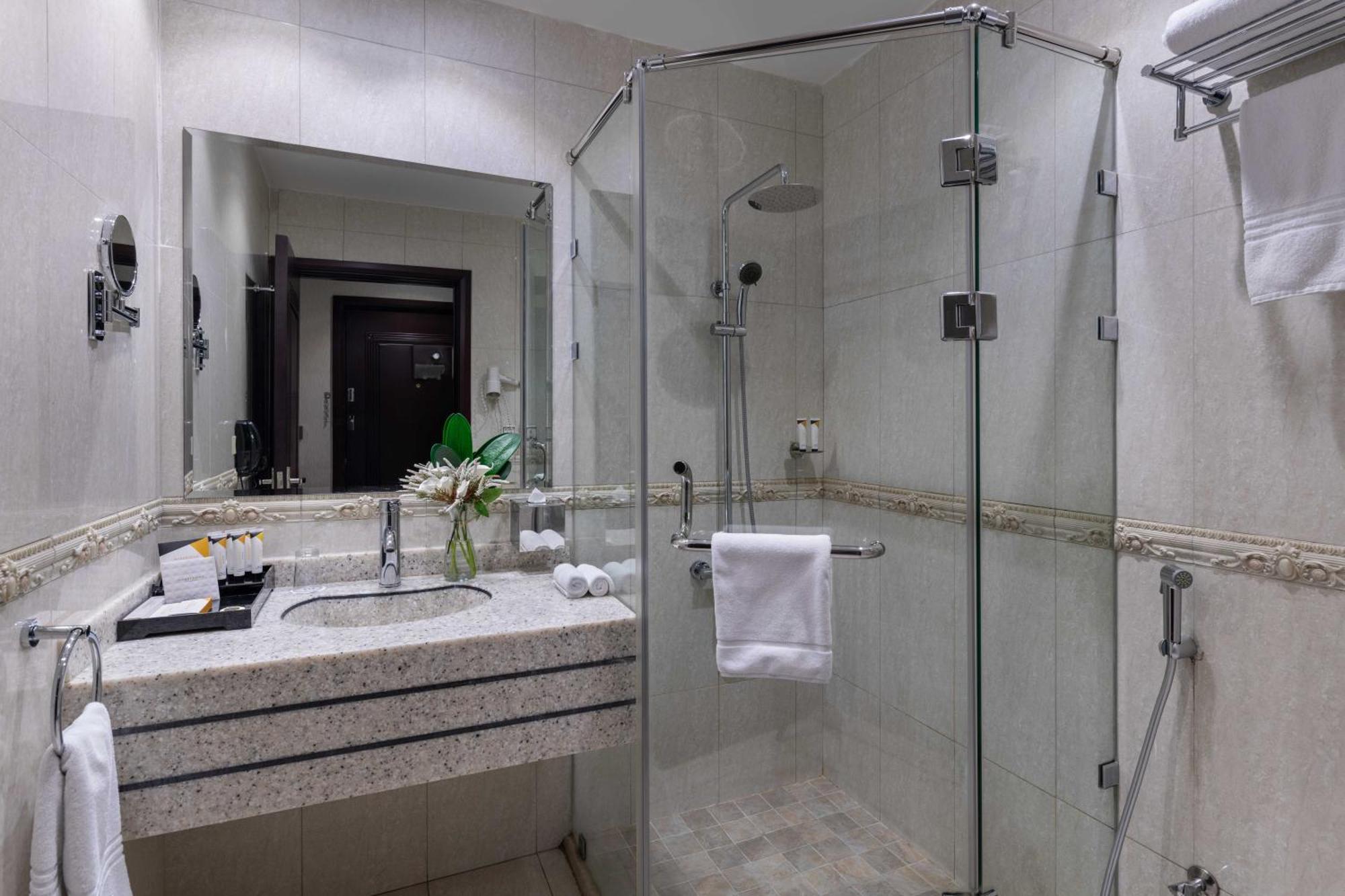 Warwick Al Jubail Hotel エクステリア 写真