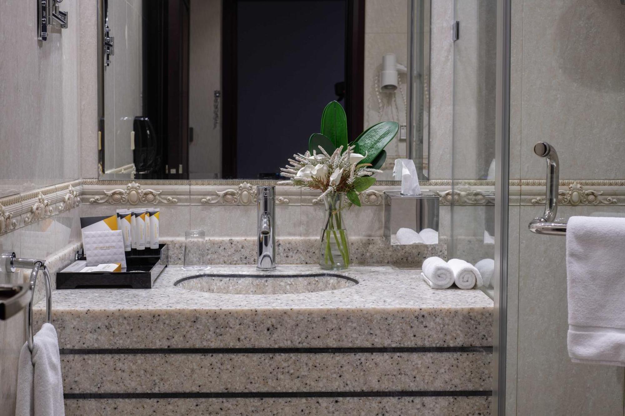 Warwick Al Jubail Hotel エクステリア 写真