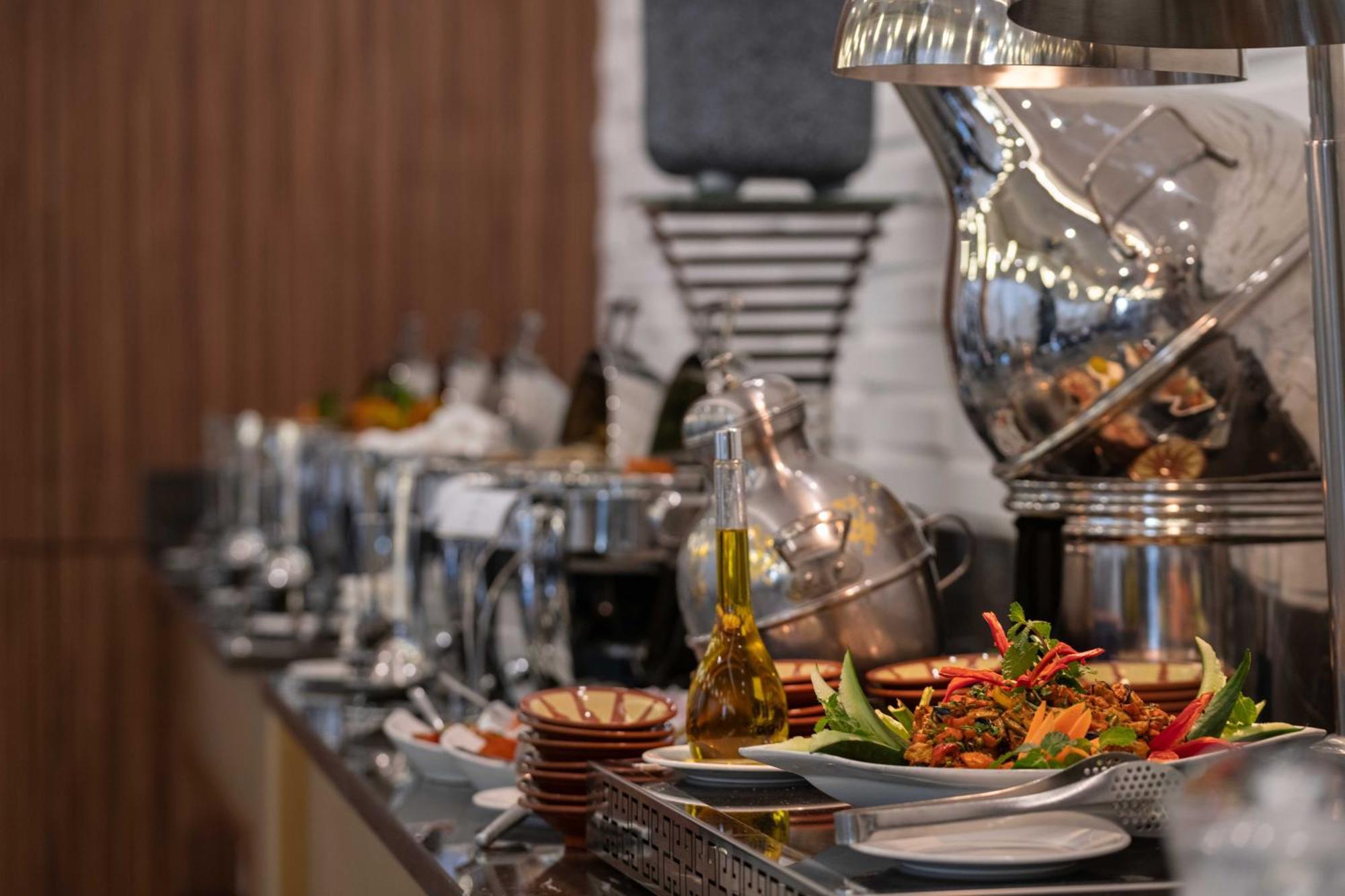 Warwick Al Jubail Hotel エクステリア 写真