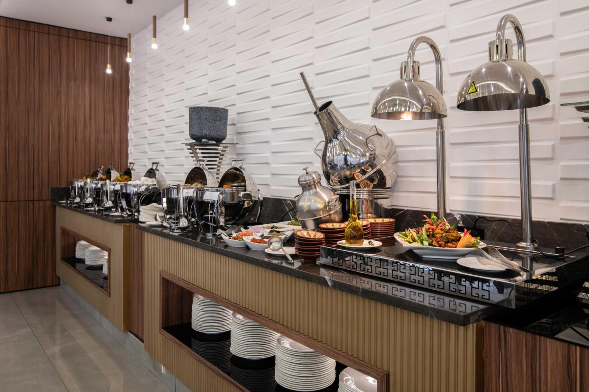 Warwick Al Jubail Hotel エクステリア 写真