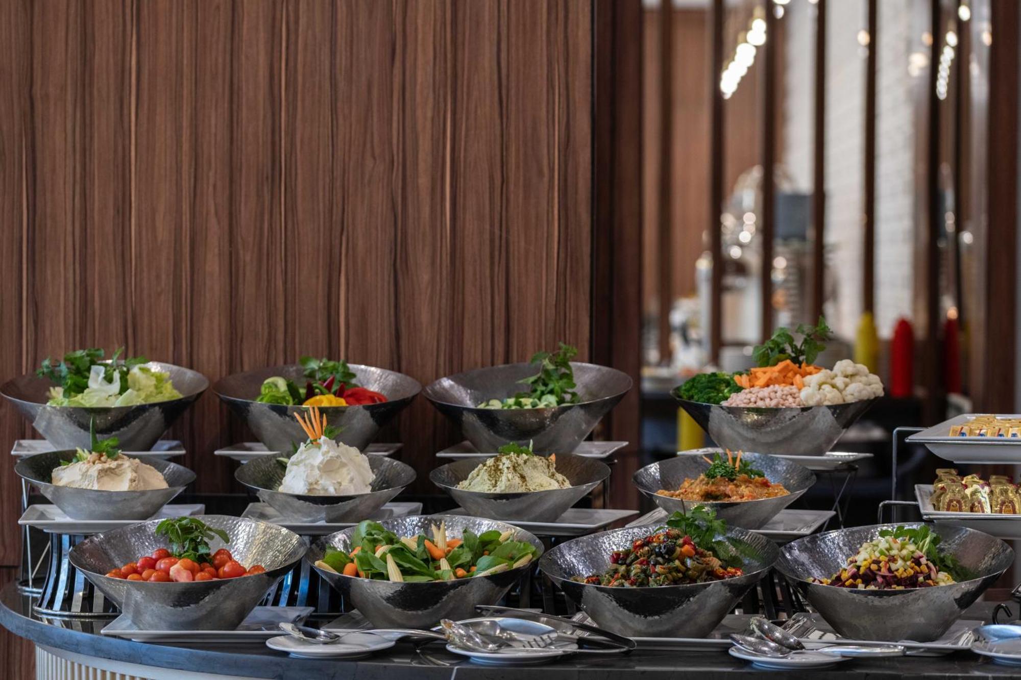 Warwick Al Jubail Hotel エクステリア 写真